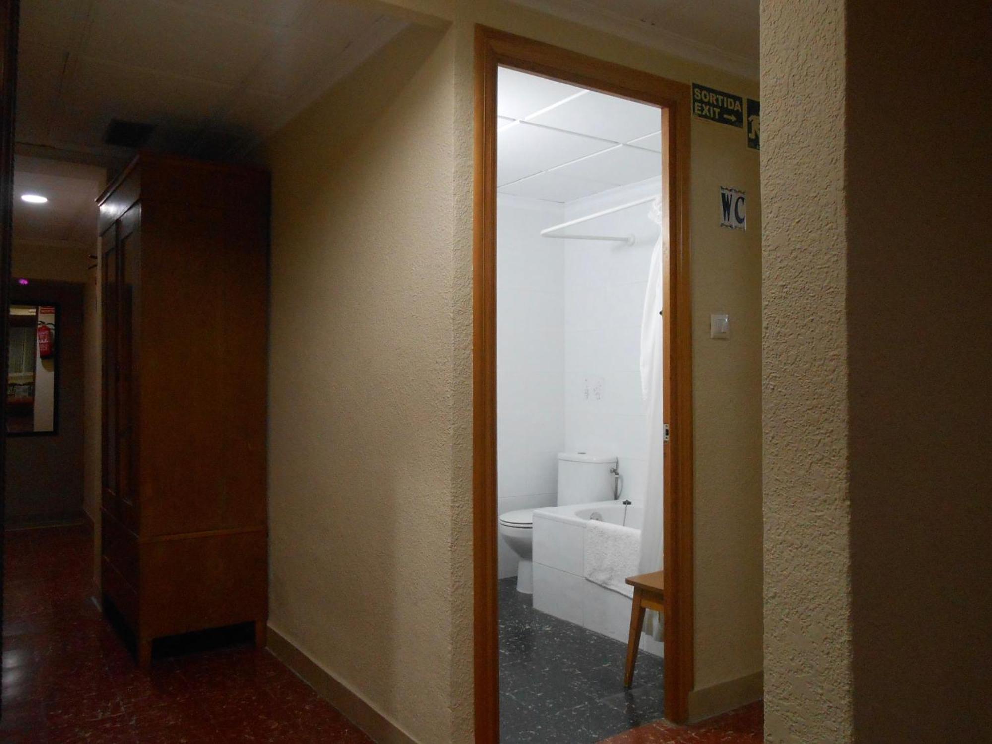 Hostal El Callejon ตาร์ราโกนา ภายนอก รูปภาพ