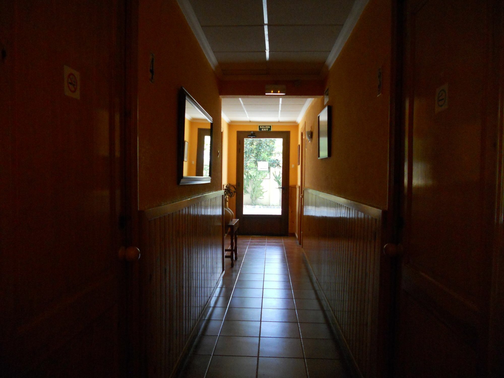 Hostal El Callejon ตาร์ราโกนา ภายนอก รูปภาพ