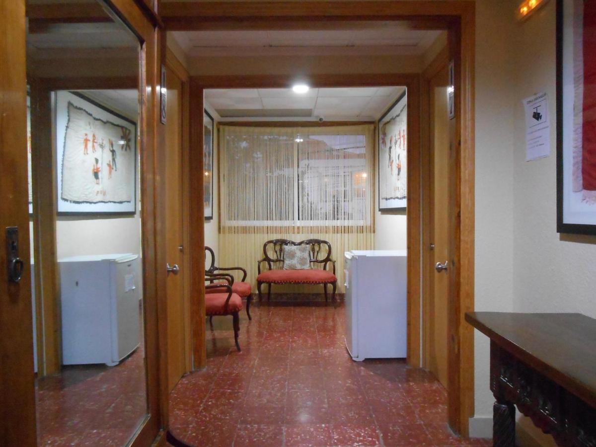 Hostal El Callejon ตาร์ราโกนา ภายนอก รูปภาพ