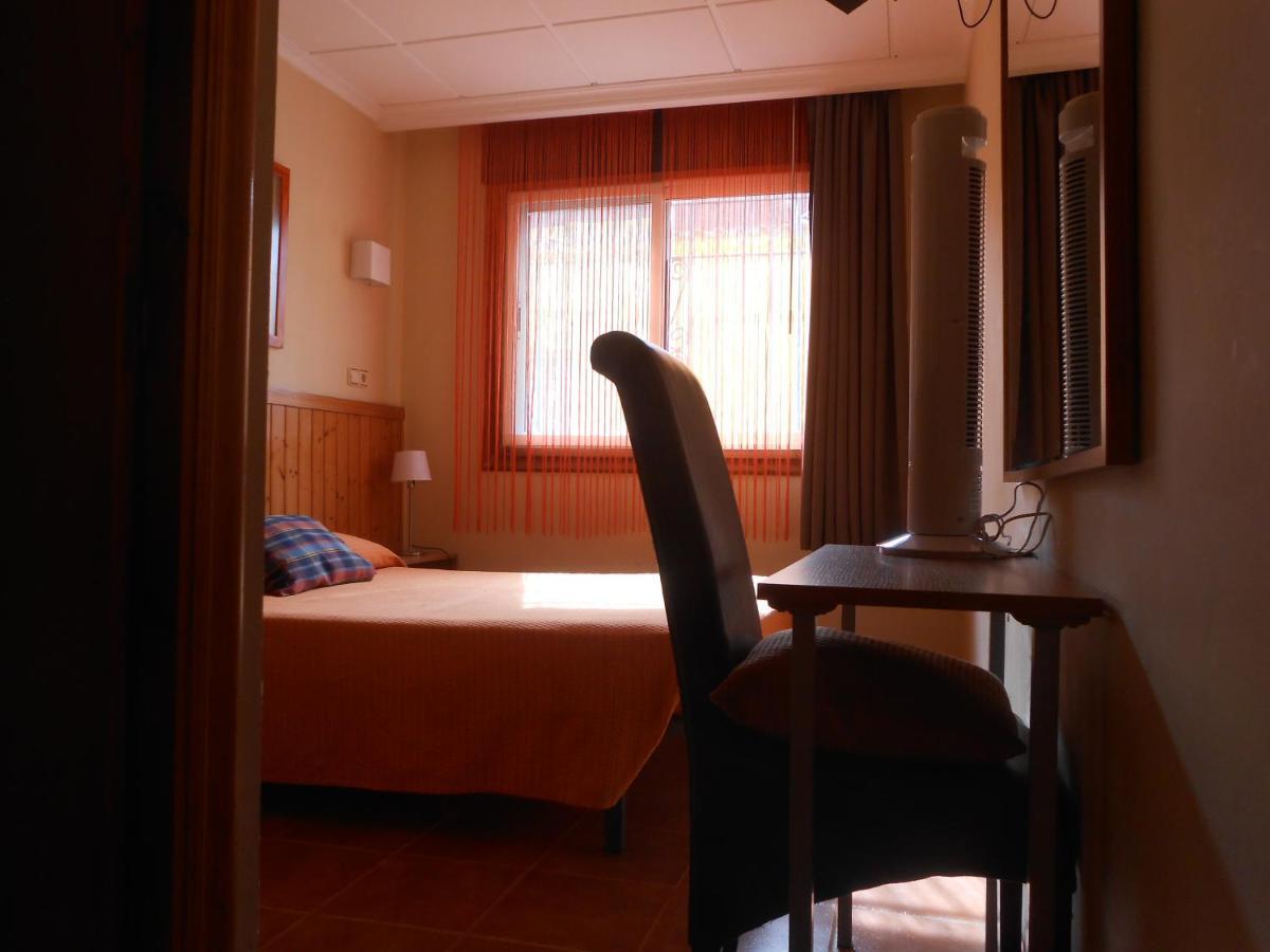 Hostal El Callejon ตาร์ราโกนา ภายนอก รูปภาพ