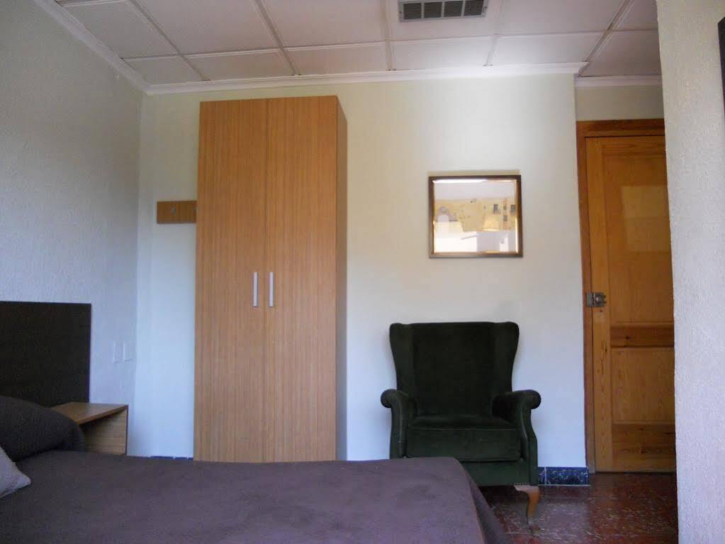 Hostal El Callejon ตาร์ราโกนา ภายนอก รูปภาพ