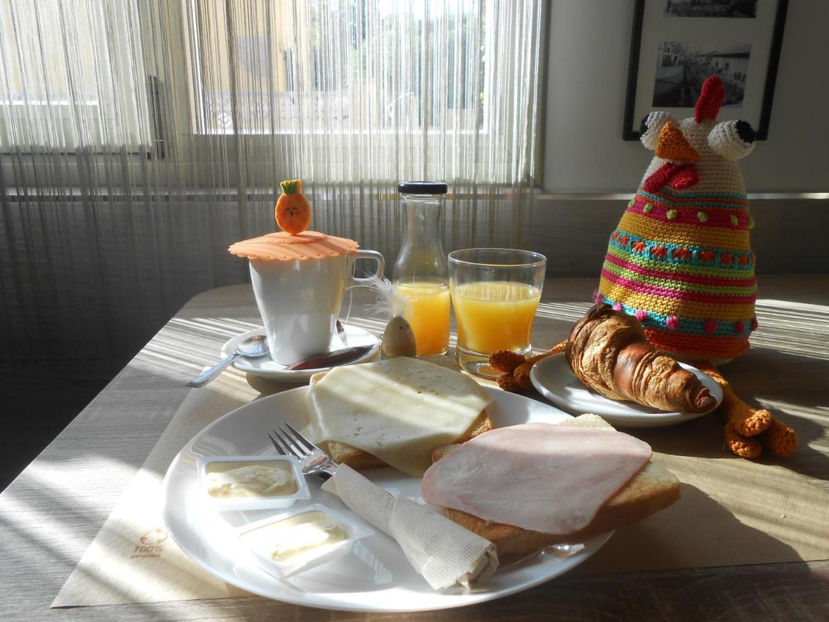 Hostal El Callejon ตาร์ราโกนา ภายนอก รูปภาพ